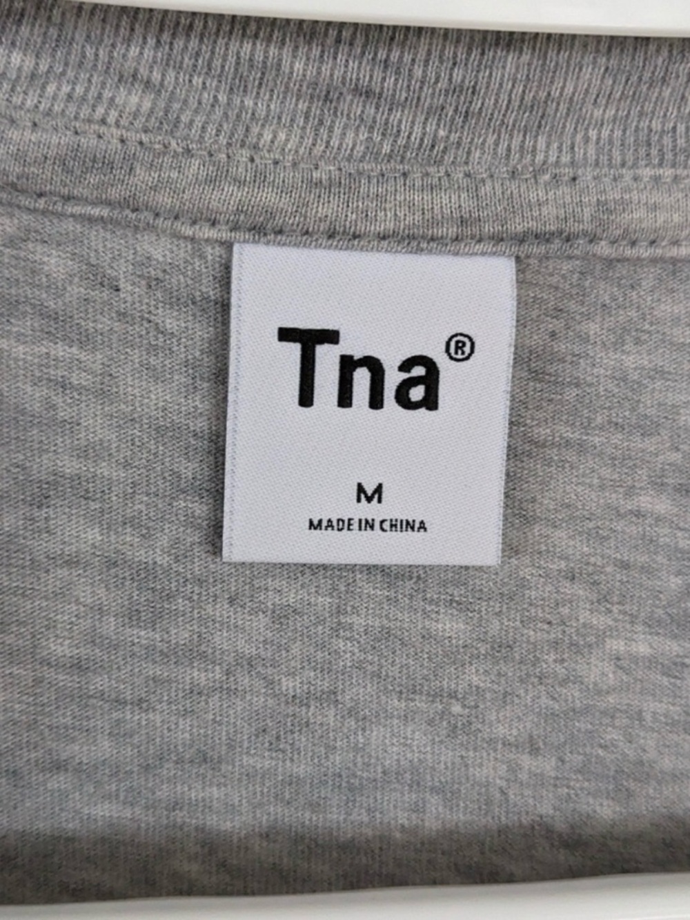 TNA / Aritzia - Athletic Gray Cropped Long-Sleeve Tee. Size: M - Picture 3 of 7